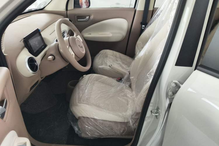 Used Wuling Hongguang MINIEV 2025 Four-Door Version Advanced Edition Left Front Seat