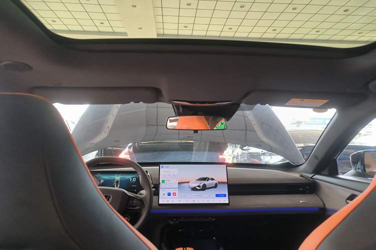 Used CHANGAN UNI-V 2025 Model Third-Generation 2.0T Dynamic Edition
