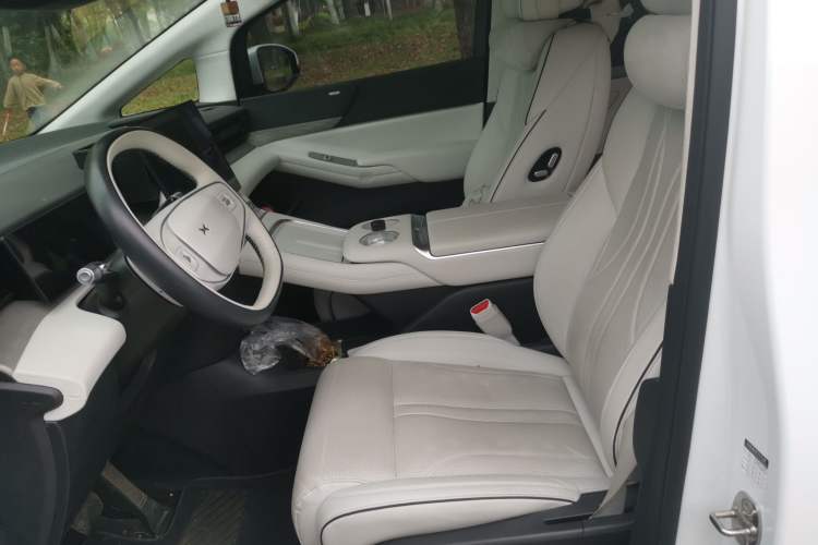 Used XPeng X9 2024 702 Ultra-Long Range Max Left Front Seat