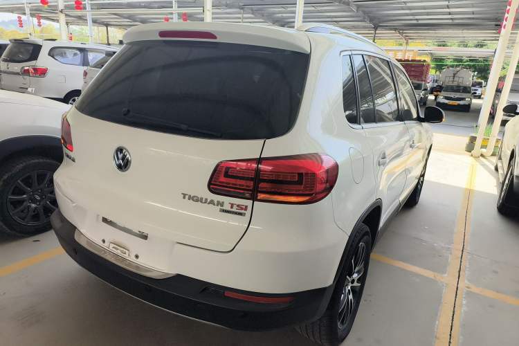 Used Volkswagen Tiguan 2015 2.0 TSI Automatic All-Wheel Drive Luxury Edition Rear Right 45 Deg