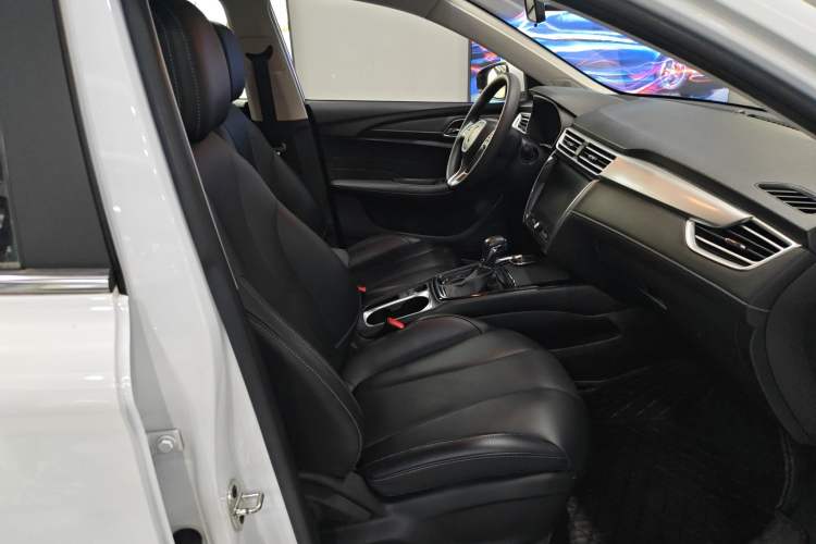 Used Roewe i5 2020 1.5L Automatic 4G Connect Luxury Flagship Edition
