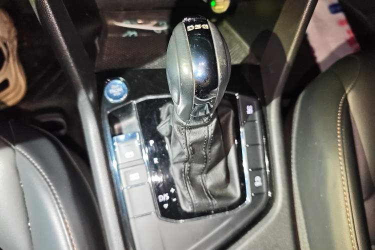 Used Volkswagen Tharu 2020 280TSI Two-Wheel Drive Comfort Edition China VI Standard Gear Lever