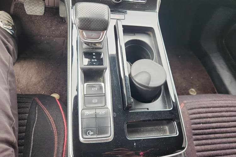 Used Roewe i6 MAX 2020 300TGI Automatic "Swell Cool Smart Drive" Edition Gear Lever