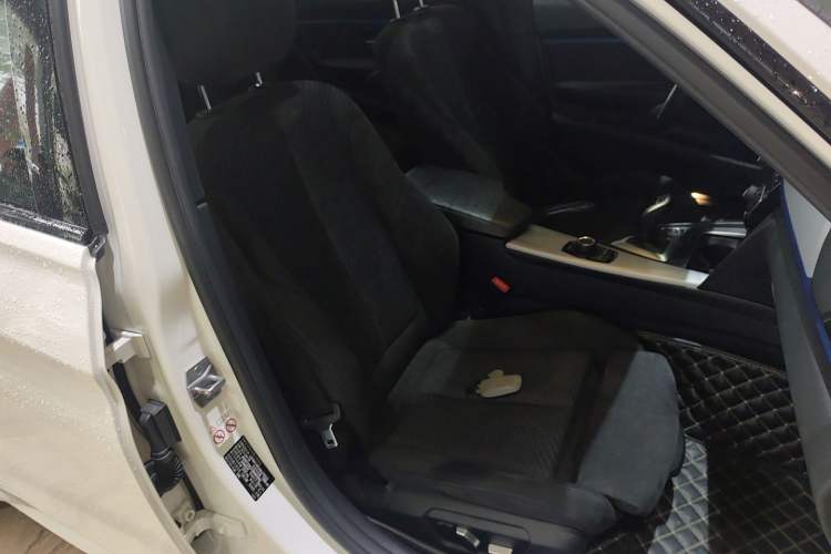 Used BMW 3 Series 2018 320i M Sport Package Right Front Seat