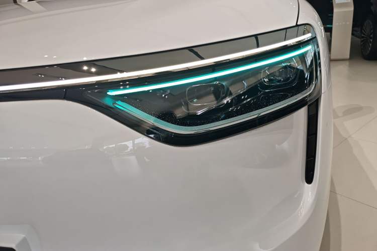 Used Hima AITO M8 2025 Extended-Range Ultra Version 53.4 kWh 5-Seater Edition
