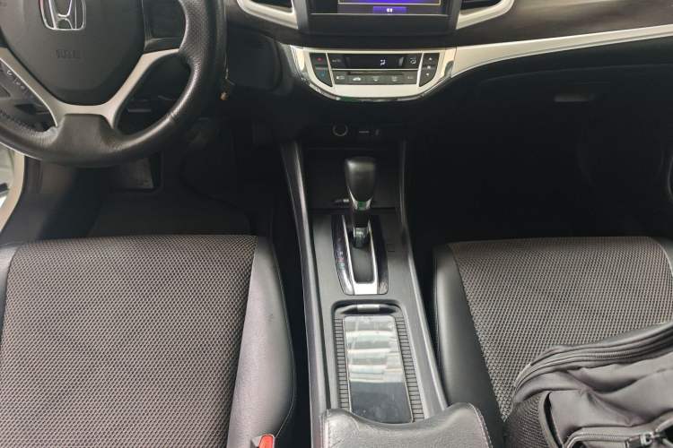 Used Honda Jade 2013 1.8L automatic Comfort version 5 seats