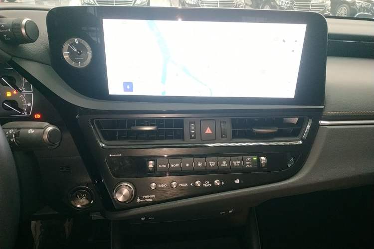 Used Lexus ES 2023 200 Excellence Edition
