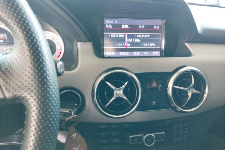 Used Mercedes-Benz GLK-Class 2013 GLK 300 4MATIC Dynamic Sunroof Model
