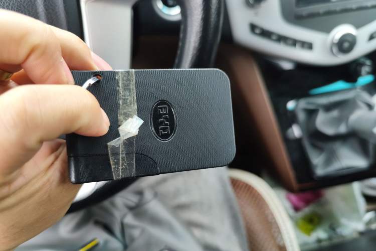 Used BYD S6 2014 2.0L Manual Luxury 5-Seater