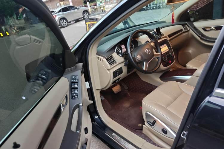 Used Mercedes-Benz R-Class 2011 R 350 L 4MATIC
