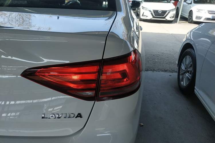 Used Volkswagen Lavida 2019 Lavida Start 1.5L Automatic Trendy Version China VI Standard Right Rear Taillight