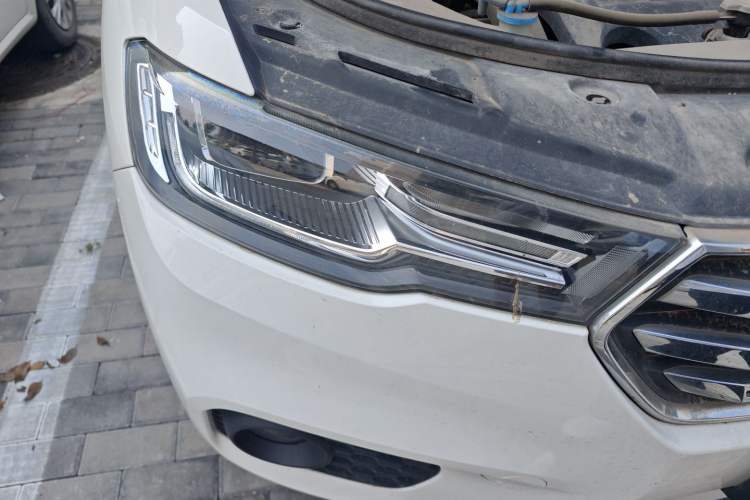 Used Haval H2s 2017 Blue Label 1.5T Manual Elite Model Right Front Headlight