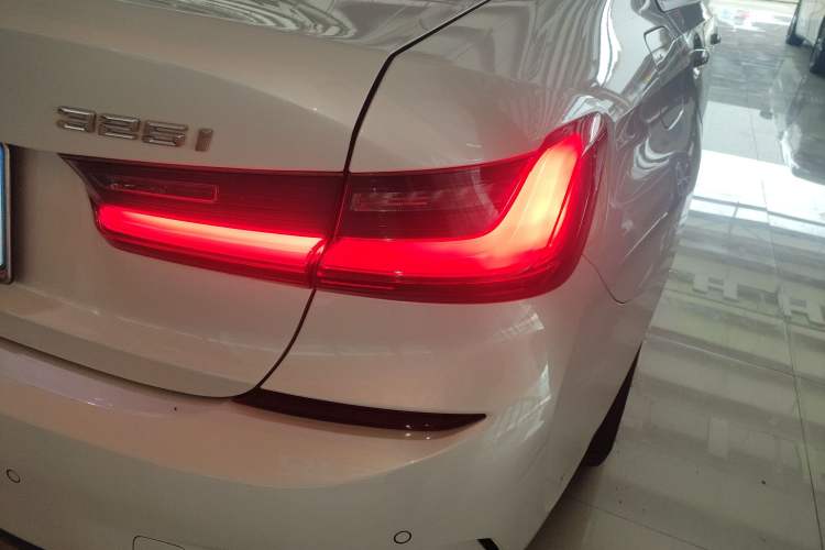 Used BMW 3 Series 2022 325i M Sport Package Right Rear Taillight