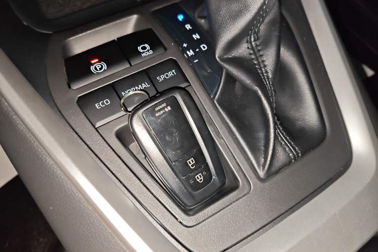 Used Toyota RAV4 2023 2.0L CVT Two-Wheel Drive Fashion Plus Edition
