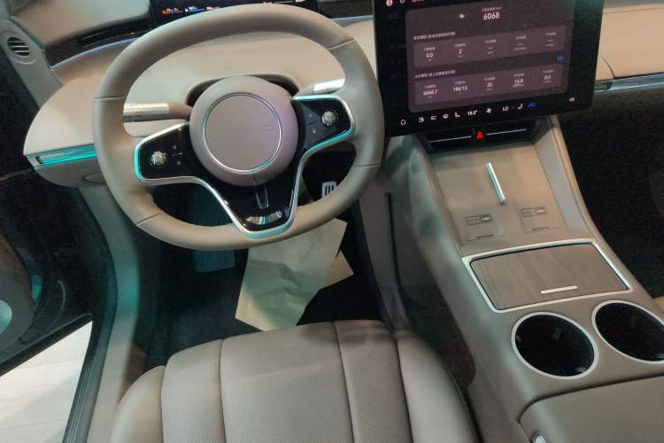 Used Hima Luxeed R7 2025 Range-Extended Version 251 km Max
