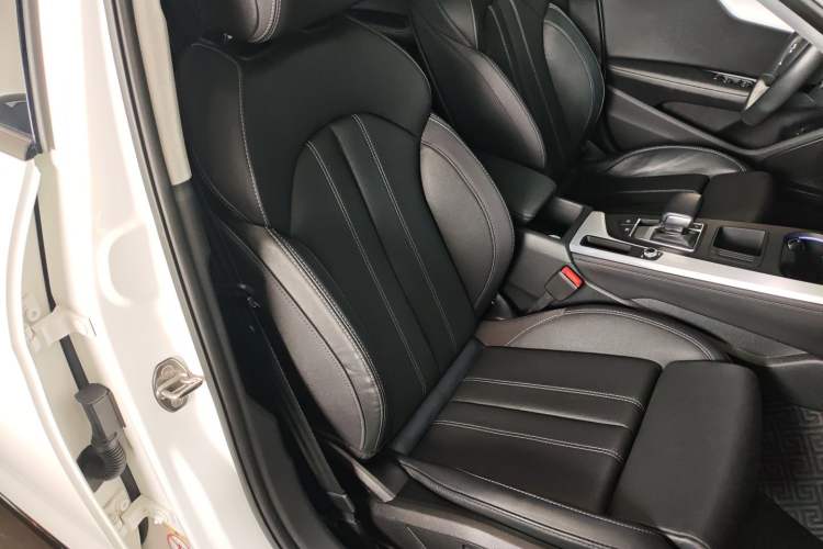 Used Audi A4L 2022 40 TFSI Luxury Dynamic Model Right Front Seat