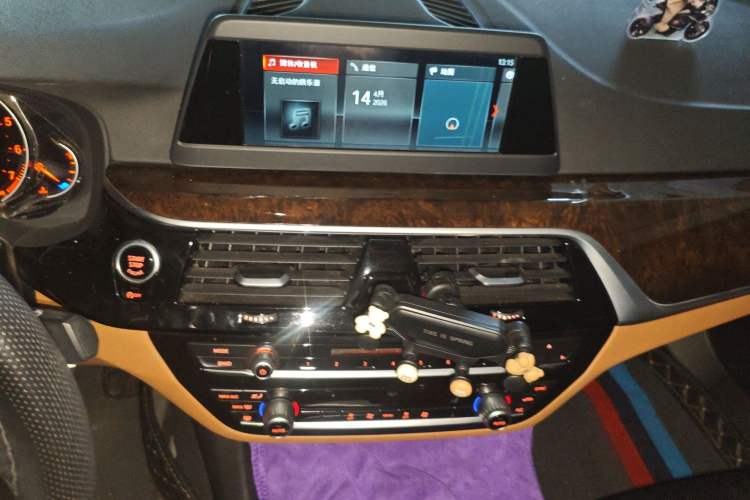 Used BMW 5 Series 2018 528Li Launch Special Edition Audio And AC Panel