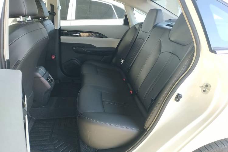 Used Dongfeng Aeolus E70 2021 Revised Version 360H Battery-Swap Edition
