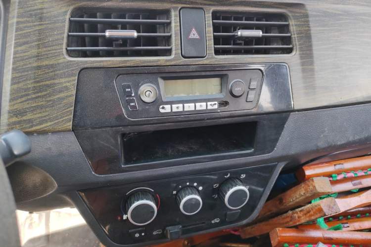 Used Jinbei Hiace X30 2013 1.3L Standard Version Audio And AC Panel