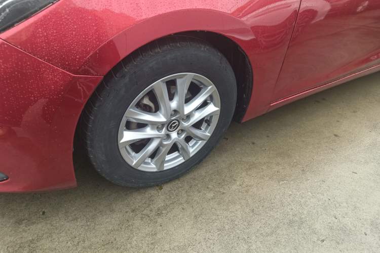 Used Mazda 3 Axela 2014 Sedan 1.5L Automatic Luxury Model