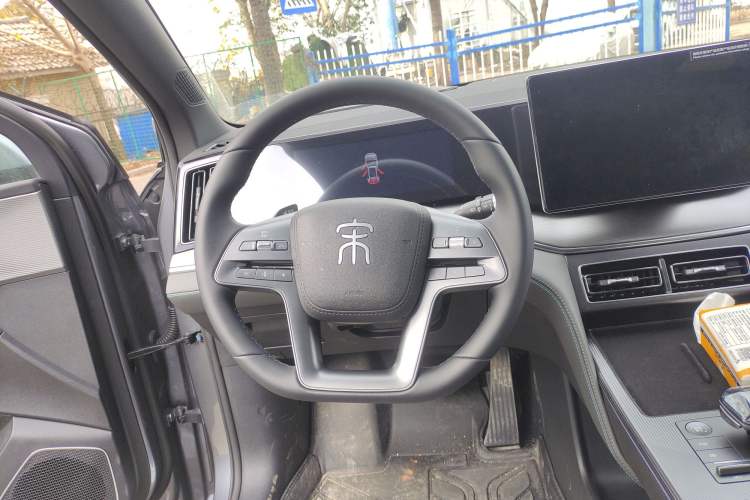 Used BYD Song L DM-i 2025 Intelligent Driving Version 112 km Leading Trim Steering Wheel