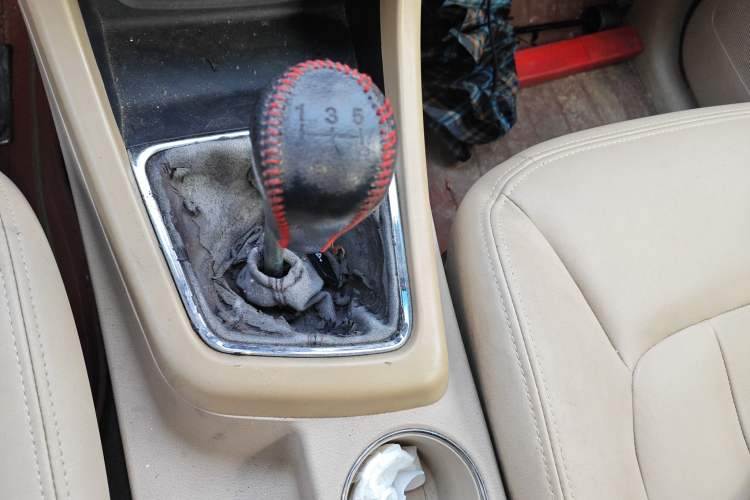 Used Baojun 730 2014 1.5L Manual Luxury Navigation ESP Version 7 Seats