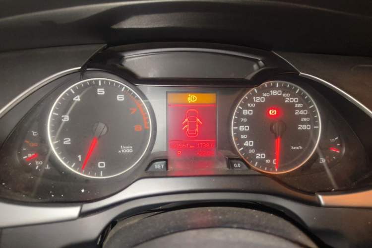 Used Audi A4L 2011 2.0 TFSI Comfort Model
