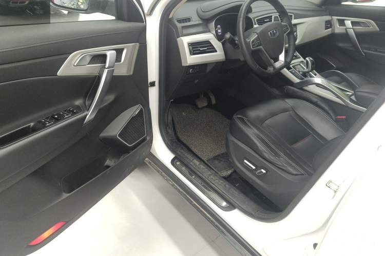 Used Geely Auto Emgrand X7 Sport 2020 1.8TD DCT Two-Wheel Drive Smart Connect 4G-Enabled Version
