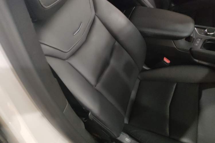 Used Cadillac XT5 2020 Revised Version 28T Luxury Edition Right Front Seat