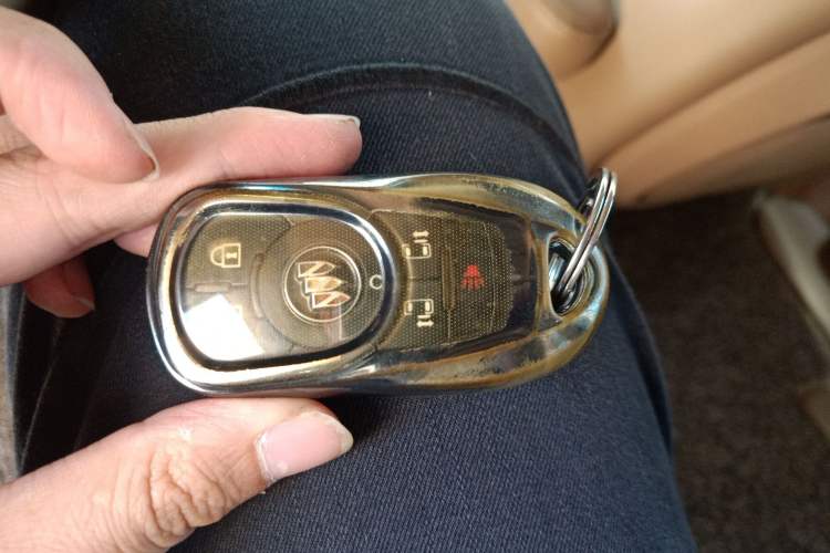 Used Buick GL8 2021 ES Land Cruiser 653T Luxury Edition Vehicle Key