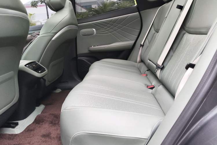 Used Deepal S07 2024 215Max Qiankun Intelligent Driving ADS SE Range-Extended Version
