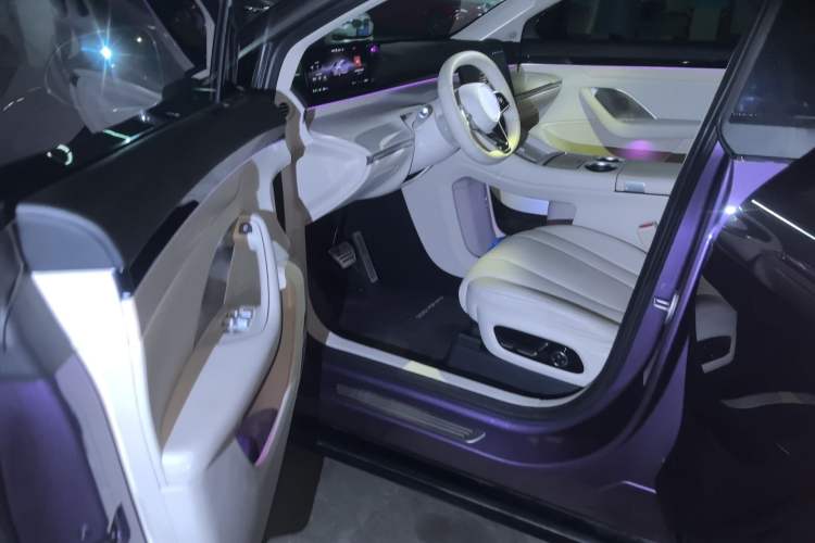 Used Hima Luxeed R7 2024 All-Electric 667 km Max
