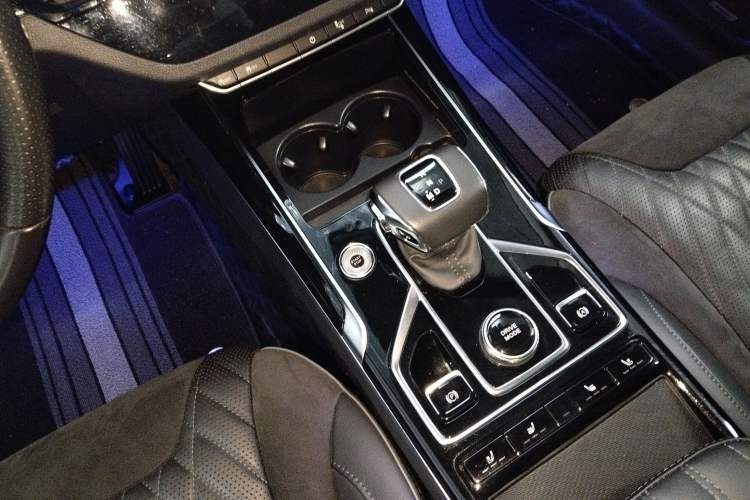 Used Hongqi HS5 2022 Facelifted Version 2.0T Smart Connect Flagship All-Wheel-Drive Edition