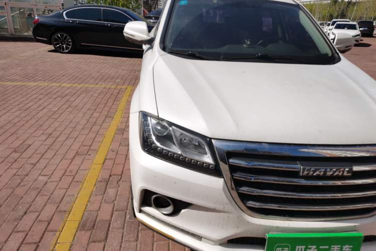 Used Haval H2 2017 Red-Label 1.5T Manual Two-Wheel Drive Luxury Model Right Front Headlight