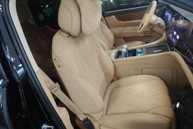 Used Hima AITO M9 2025 Extended-Range Ultra Version 52 kWh 6-Seater Right Front Seat