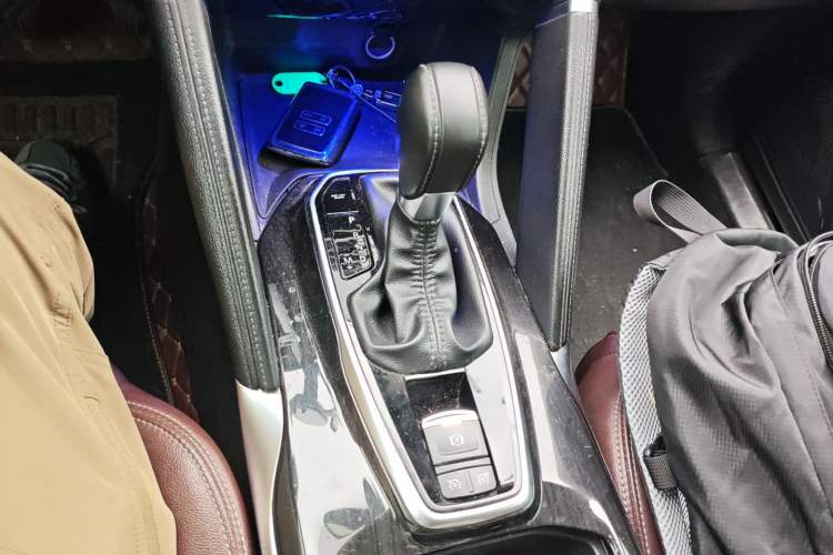 Used Renault Koleos 2017 2.5L Four-Wheel Drive Ultimate Edition Gear Lever