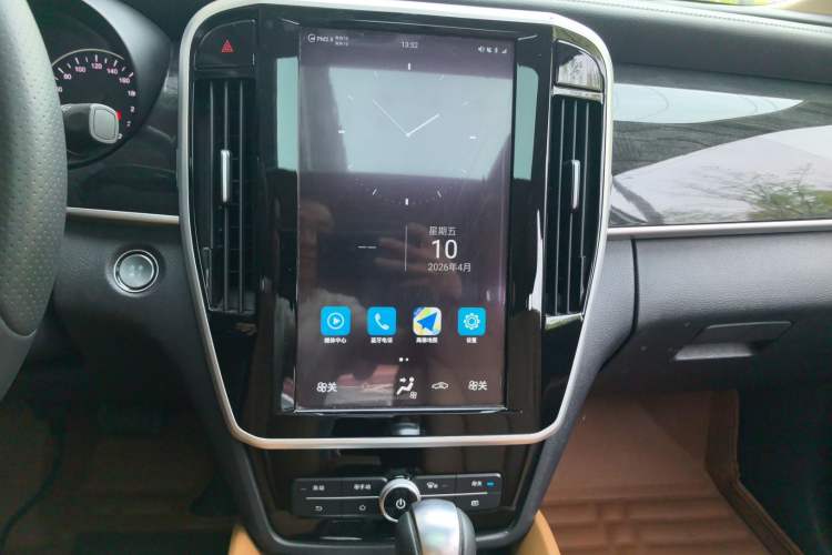 Used BYD Song MAX 2018 1.5T Automatic Smart Connect Luxury 6-Seater Audio And AC Panel