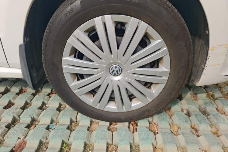 Used Volkswagen Polo 2016 1.6L Automatic Comfort Model Right Front Wheel Hub