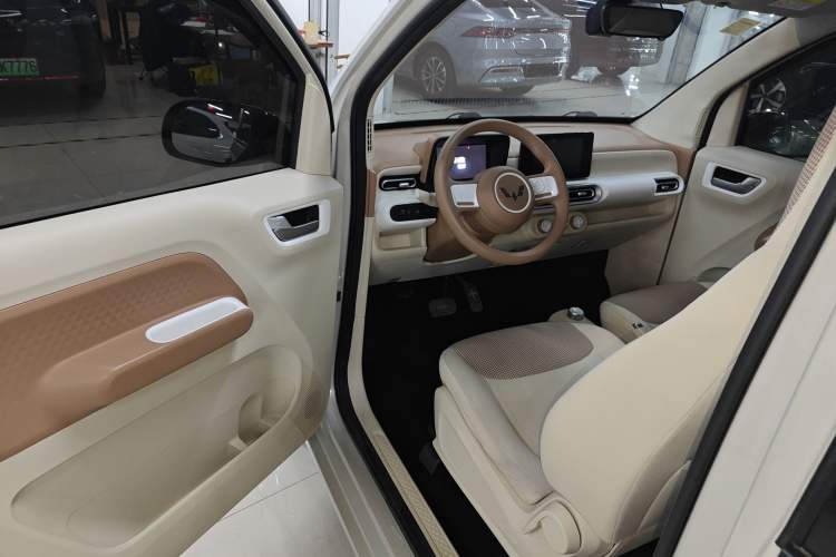 Used Wuling Hongguang MINIEV 2024 3rd Generation 215km Advanced Version
