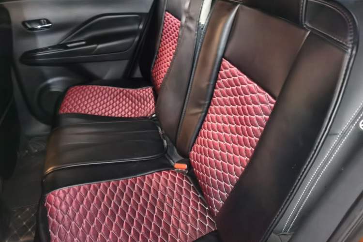 Used Nissan Kicks 2017 1.5L CVT Smart Drive Edition Left Rear Seat