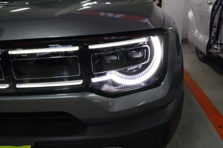 Used BAIC Off-Road BJ30 2026 Model Traveler 1.5T DCT Two-Wheel Drive Seven-Seat Version
