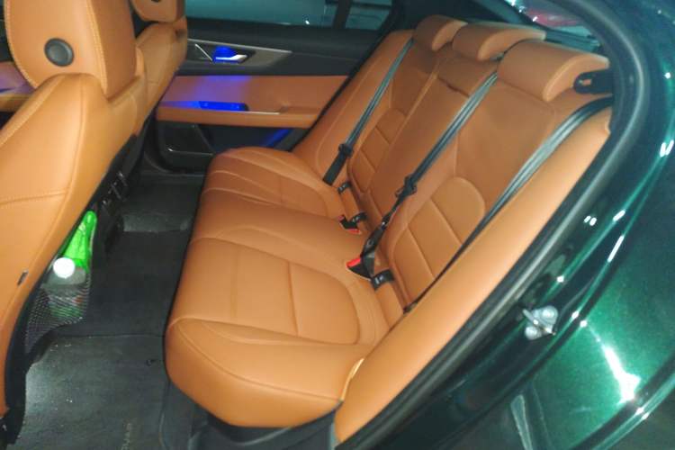 Used Jaguar XEL 2024 2.0T 250 PS R-DYNAMIC S Advanced Sport Edition Left Rear Seat