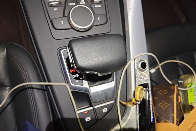 Used Audi A5 2019 Sportback 40 TFSI Fashion Model Gear Lever