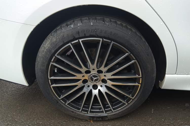 Used Mercedes-Benz C-Class 2024 Second Facelift C 260 L Sport Edition Right Rear Wheel Hub