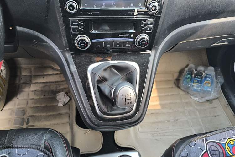 Used Haval H6 2015 Upgraded Model 1.5T Manual Two-Wheel Drive Elite Version