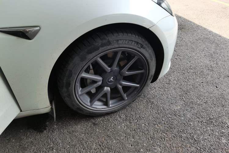 Used Tesla Model 3 2019 Standard Range Rear-Wheel Drive Upgraded Version (60 kWh) Right Rear Wheel Hub