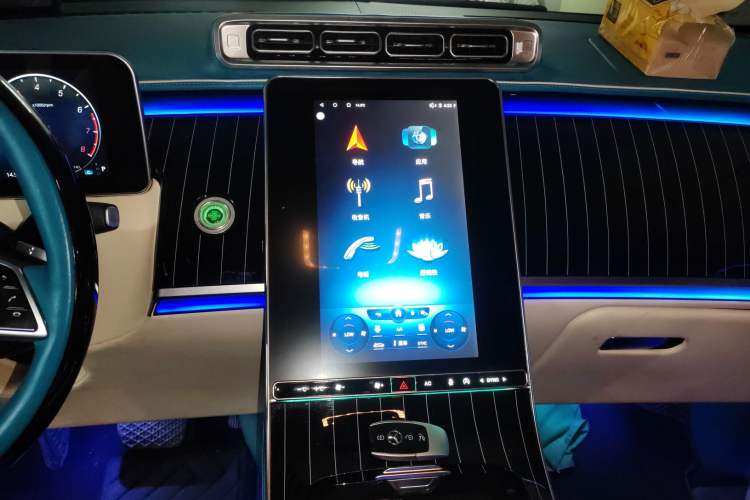 Used Mercedes-Benz Vito 2021 2.0T Business Version 7 Seats Audio And AC Panel