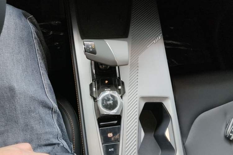 Used Oshan Z6 2023 Blue Whale 1.5T DCT Smart-Led City Edition
