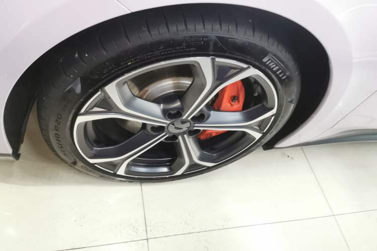 Used Nio ET5 2022 75 kWh Left Front Wheel Hub