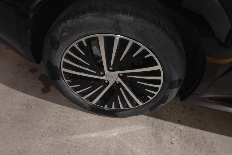 Used Lynk & Co 08 EM-P 2023 120km Long-Range Halo Exterior 5